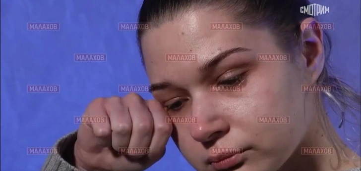 Екатерина расплакалась при встрече с журналистами