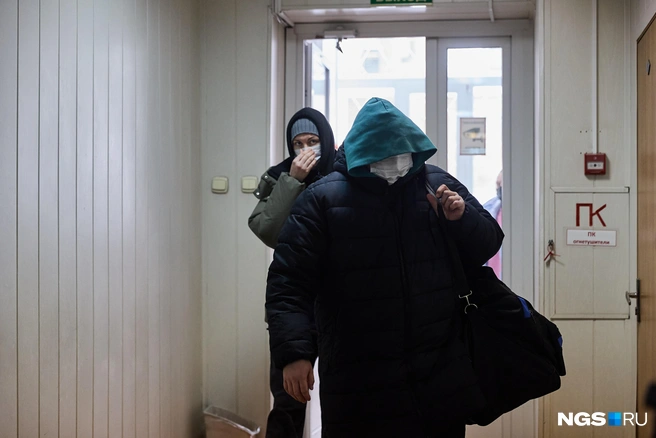 Тщательно соблюдали конспирацию экс-оперативники и в суде | Источник: Александр Ощепков / NGS.RU