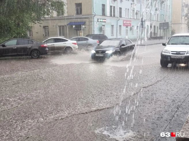 Как много воды льётся с небес!  | Источник: Роман Данилкин / 63.RU 