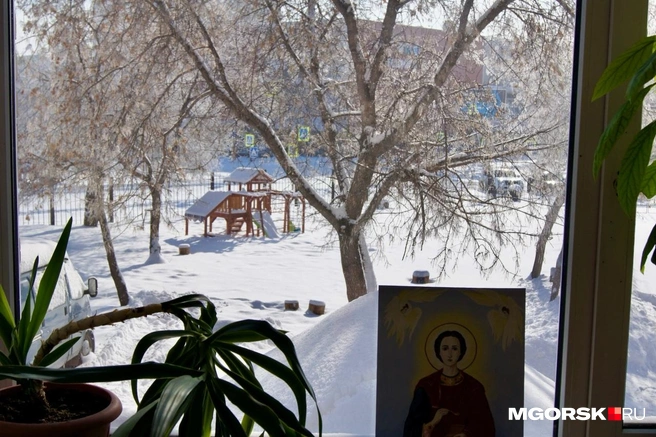 Прогулки малышей проходят на этой площадке  | Источник: Анна Лялькова / MGORSK.RU