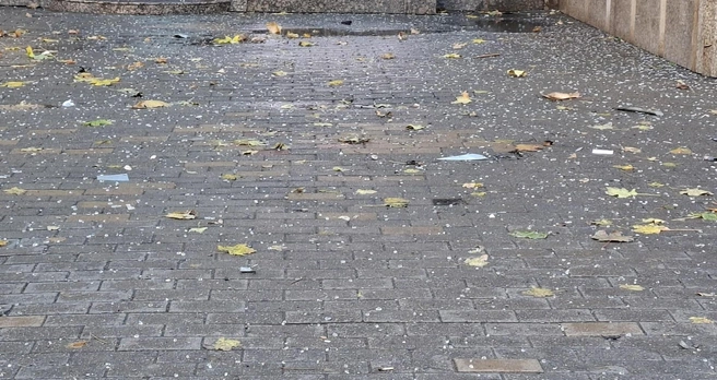 Осколки на тротуарах в Воронеже после атаки | Источник: Алёна Воропаева / Voronezh1.ru