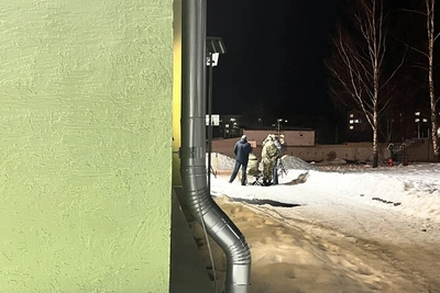 На территории гимназии в Костроме найдены обломки дрона