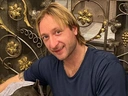 Плющенко сделал «лисьи глазки» у Хайдарова: смотрим, как изменилось лицо фигуриста