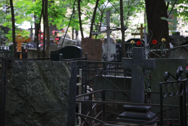 Финн, 30 лет хранивший тела родителей в морозильнике, просит похоронить себя с ними | Источник: Татьяна Спиридонова / MSK1.RU