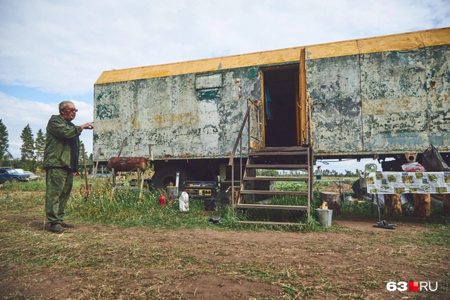 Жилище Абрамовых стоит прямо около бахчи | Источник: Роман Данилкин / 63.RU