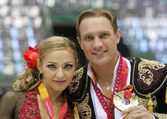 «Рома выиграл все Олимпиады на этом свете»: Навка и Костомаров повторили золотую «Кармен» спустя 18 лет