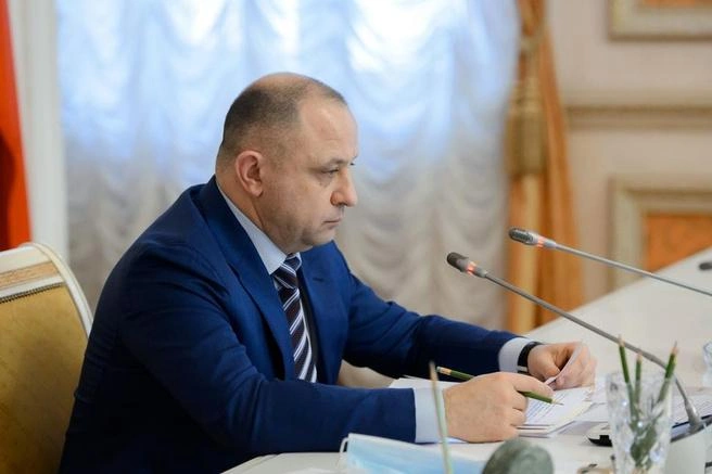 —&nbsp;Венера с Юпитером у Шабалатова находятся в Пятом доме&nbsp;— это в том числе Дом обучения. Мужик очень умный. Но Меркурий, который отвечает за коммуникации, у него в находится в дебальтации (падении). Поэтому, несмотря на высокий интеллект, этот политик, возможно, не самый лучший оратор. А Солнце в Шестом доме говорит о том, что госслужба и вообще служение людям&nbsp;— его призвание,&nbsp;— анализирует лунную карту политика Оксана Быстрова | Источник: официальный портал органов власти Воронежской области