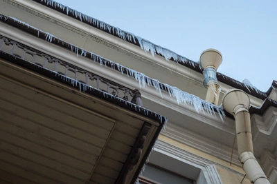 УК выплатит за ущерб Porsche от наледи по решению суда