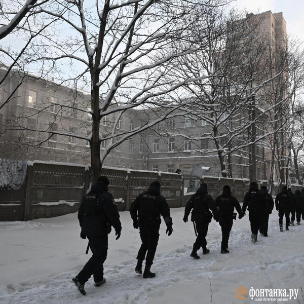 Конец здания ВНИИБ. Главные фото дня | Источник: Андрей Бок/ «Фонтанка.ру»