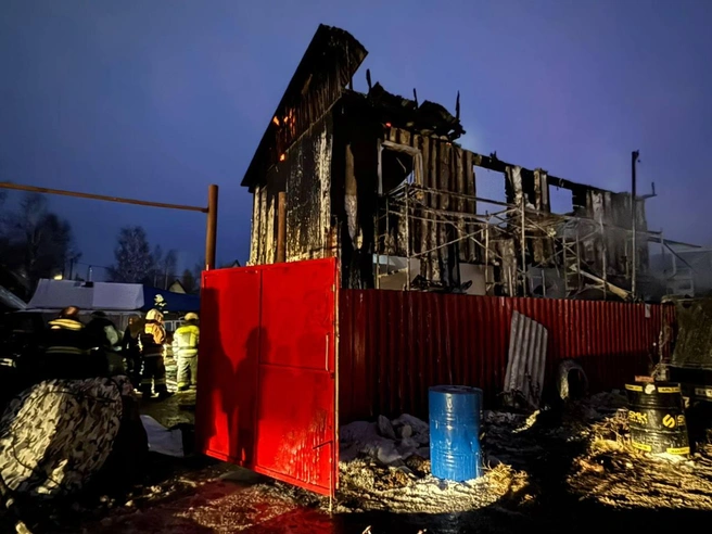 Дом полностью сгорел | Источник: СКР по ХМАО