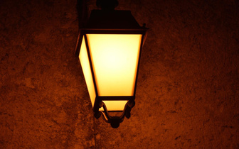 Как и когда появились уличные фонари?