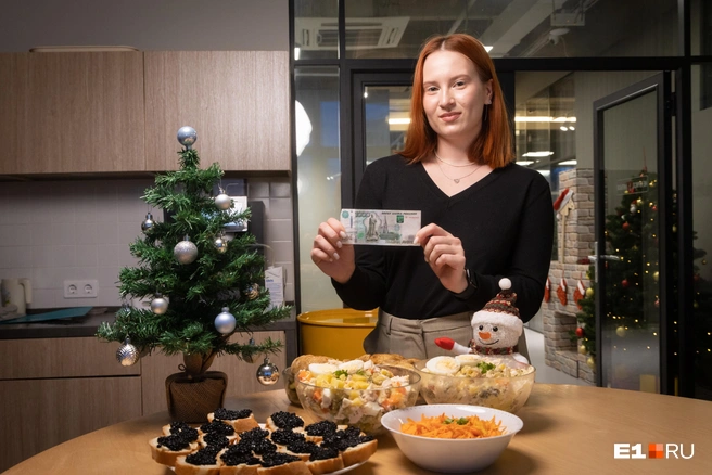 Полина купила продуктов на тысячу рублей, приготовила из них несколько блюд и попросила коллег продегустировать | Источник: Владислав Лоншаков / E1.RU