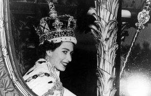 Сокровища монархии: самые невероятные коронационные украшения — от роскоши можно ослепнуть
