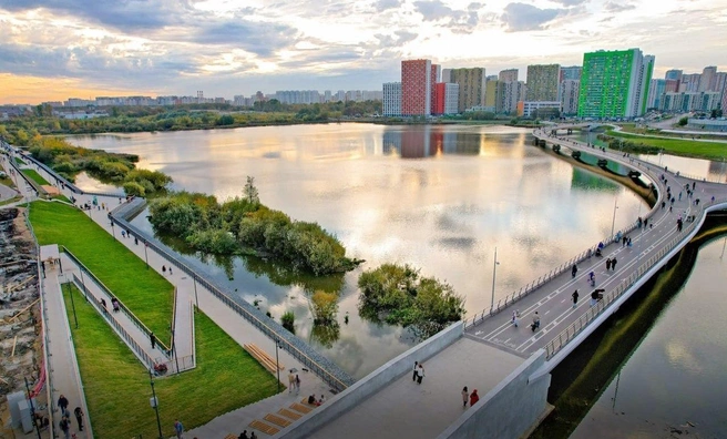 В Подмосковье в парке «Дружба» открыли пешеходный мост | Источник: Мэр Москвы Сергей Собянин / T.me