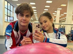 Страшное падение фигуристки обсуждает вся страна: ударилась головой, но продолжила кататься