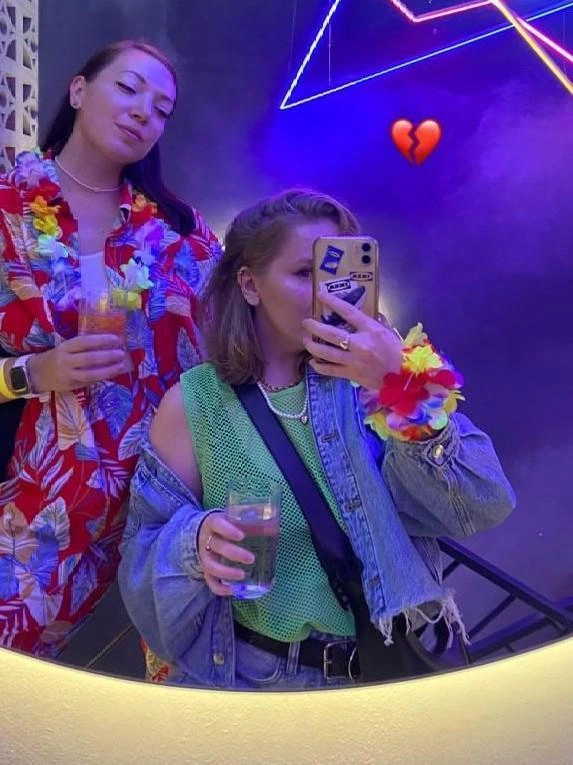 Даша отдыхала в Таиланде с подругами | Источник: anna_komendantova / instagram.com (соцсеть запрещена на территории РФ)