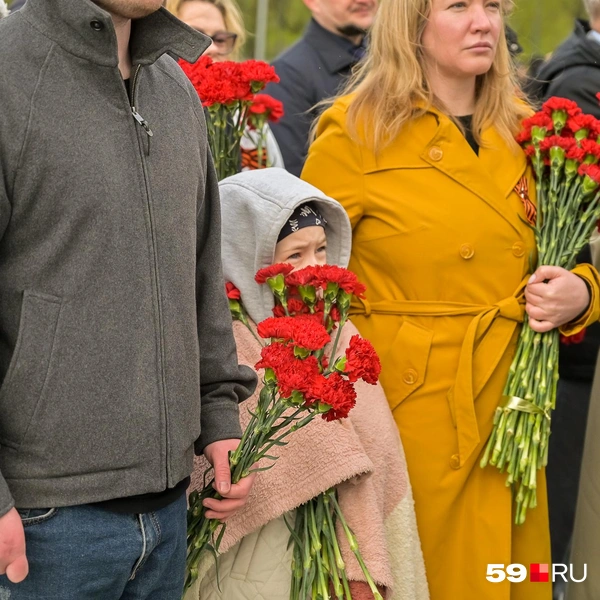 Ребенка укутали в плед поверх куртки | Источник: Василина Любимова / 59.RU
