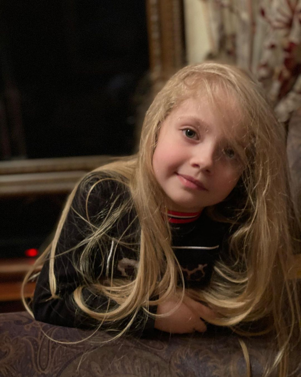 Фото №1 - 7-летняя дочь Пугачевой спародировала Бузову: видео