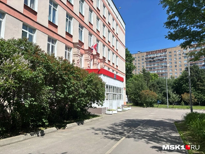 В отличие от русского и математики, экзамен по обществознанию показался ребятам легче | Источник: Иван Гусаров / MSK1.RU