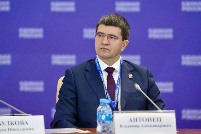 На фото&nbsp;— Владимир Антонец, секретарь регионального отделения партии «Единая Россия» | Источник: «Единая Россия»