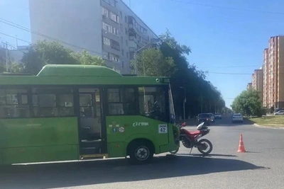 16-летний байкер столкнулся с автобусом в Оренбурге