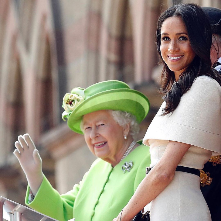 Почему королева Елизавета всегда носит шляпы на публике?