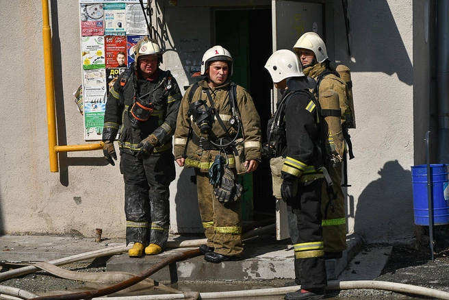 В воронежском поселке ВНИИС эвакуировали 15 человек из горящего дома | Источник: Артём Устюжанин / E1.RU