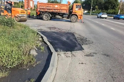 Липецкие дорожники обновили пандус и залатали ямы