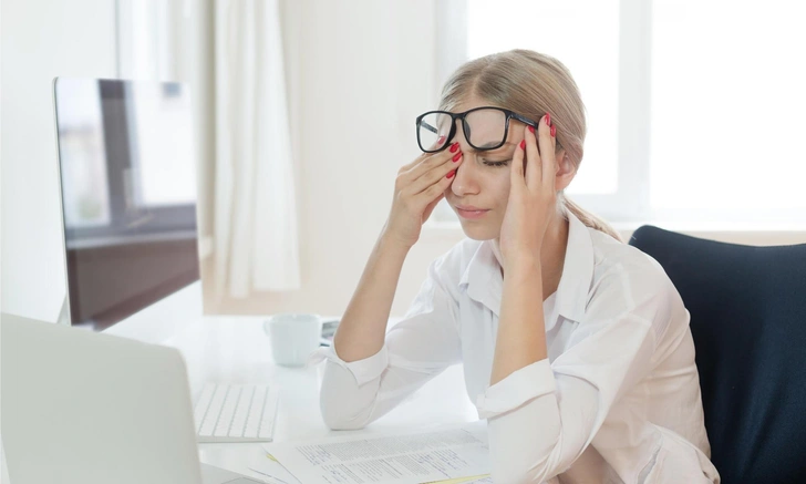 Постоянно дергается веко: врач назвала причины, когда это особо опасный симптом | Источник: iStockphoto/bymuratdeniz