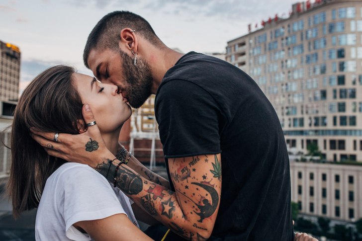 Как научиться целоваться с языком с парнем без партнера, техники поцелуев в губы с языком