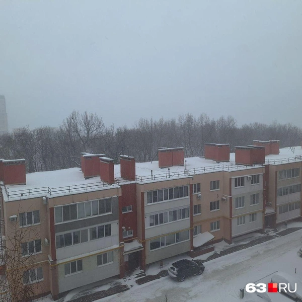 Машины во дворе на Солнечной буксуют