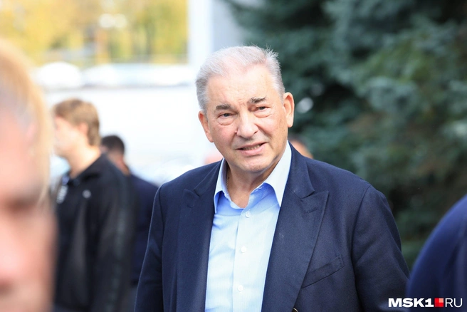 Владислав Третьяк пришел проводить в последний путь товарища и коллегу | Источник: Дмитрий Толстошеев / MSK1.RU