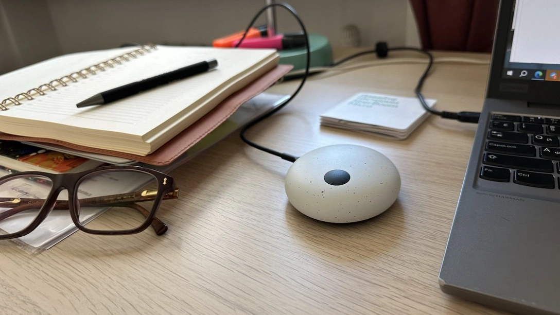 Крошечный, но умный гаджет в вашем доме: обзор SberBoom Micro | mcmaison.ru