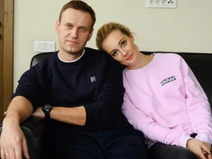 Уж лучше ролтон! Юлия Навальная в шоке от меню мужа в СИЗО и готовит посылку