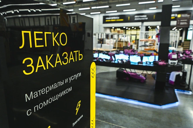 В магазине можно выбрать позиции и обратиться за помощью — вам оформят доставку сотрудники | Источник: Максим Воробьев