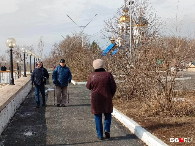 В части набережной, ведущей к скейтпарку, людей не так много | Источник: Владислав Митрошин / 56.RU