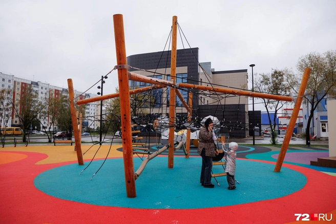 Тоболяки приходят в «Менделеев парк» и в холод, и в дождь | Источник: Ирина Шарова / 72.RU