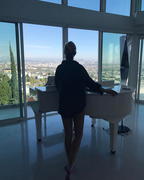 Виктория Боня показала роскошное жилье в Голливуде