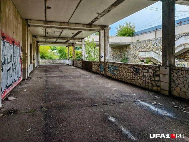 Аллея на нижнем ярусе | Источник: Булат Салихов / UFA1.RU