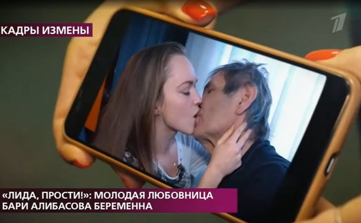 «Бил ногами. Хотел лишить ребенка»: беременная любовница Бари Алибасова обвинила его сына в нападении