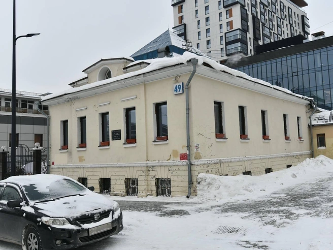 Дом купца Сапожникова снаружи до и после реставрации  | Источник: Дмитрий Емельянов