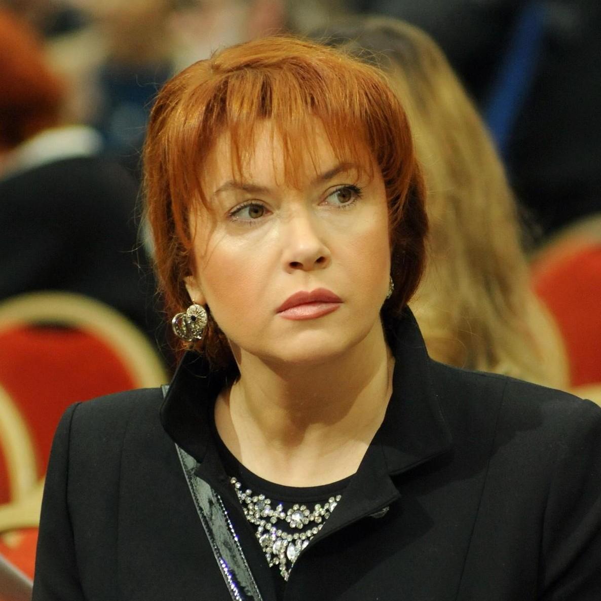 «Боже, что тут началось!»: Вера Сотникова получила дырку на подбородке из-за косметолога и жесткий негатив