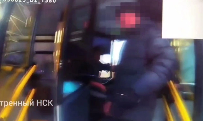 Мужчину задержали и передали полиции | Источник: «Экстренный Новосибирск» / Telegram