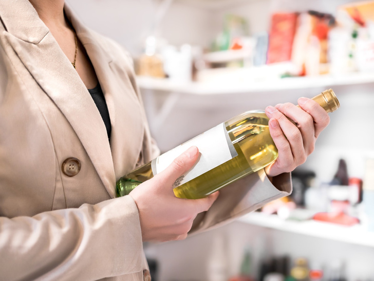 Как определить некачественный алкоголь в магазине: 5 главных уловок, о которых вы не знали