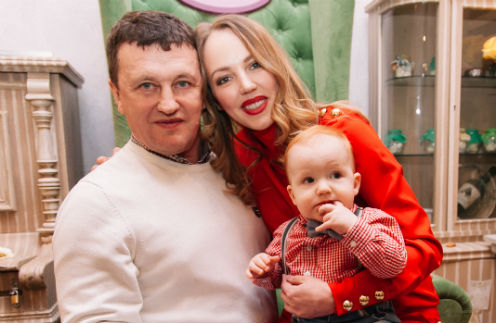 Галина Боб с супругом Сергеем Корягиным и сыном Левой