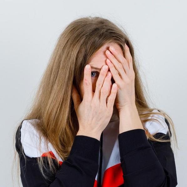 «Они прыгали у нее на голове»: мама 14-летней школьницы из Адыгеи, которую зверски избили подростки, борется за справедливость