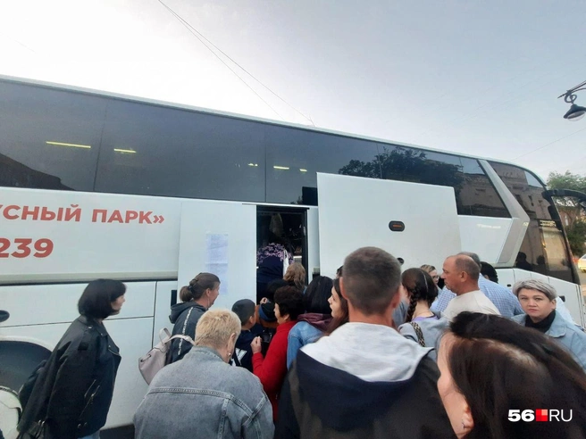 Заходим в автобус | Источник: Анастасия Баринова / 56.RU