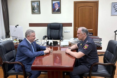 Карлов и Арбузов обсудили борьбу с кибермошенниками и миграцию