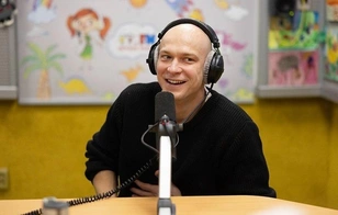 «Давняя знакомая»: Юра Борисов рассказал о знакомстве с Анджелиной Джоли