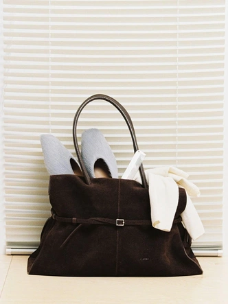 Сумка, в которую поместится все, что нужно этой зимой: 9 лучших макси-моделей от российских брендов Сумка, в которую поместится все, что нужно этой зимой: 9 лучших макси-моделей от российских брендов